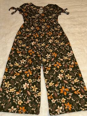 Love Squared Kids Olive Green Floral Tie-Sleeve Jumpsuit romper Sz 10
